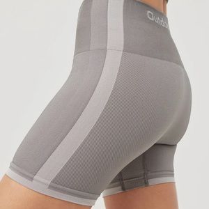 Outdoor Voices Seamless Smooth 4.5” Shorts